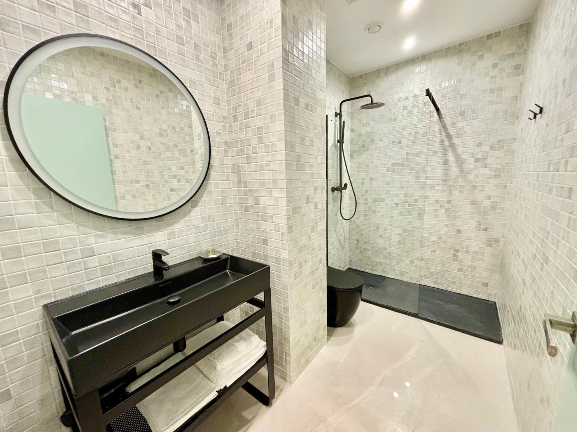 Gulliver Suites Valence Extérieur photo