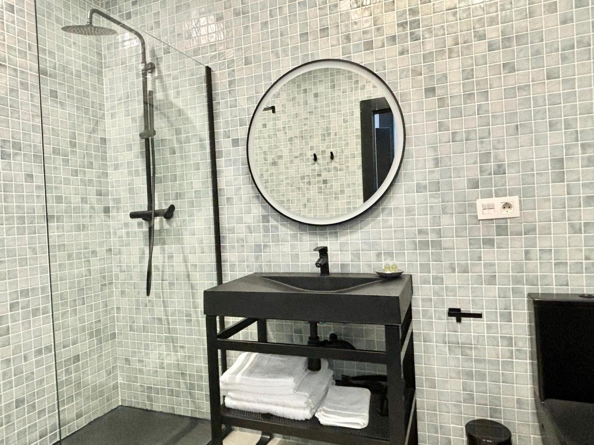 Gulliver Suites Valence Extérieur photo
