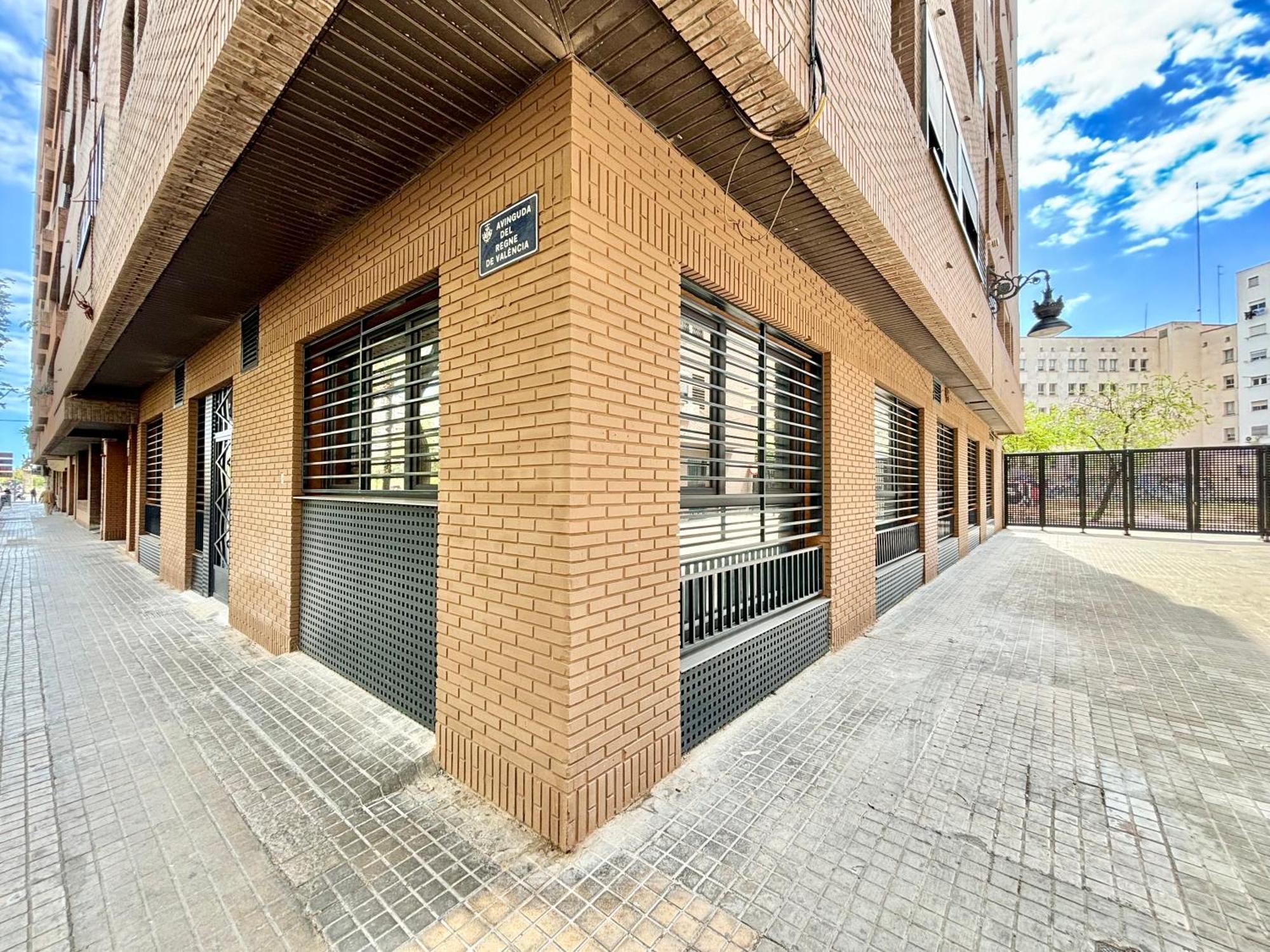 Gulliver Suites Valence Extérieur photo